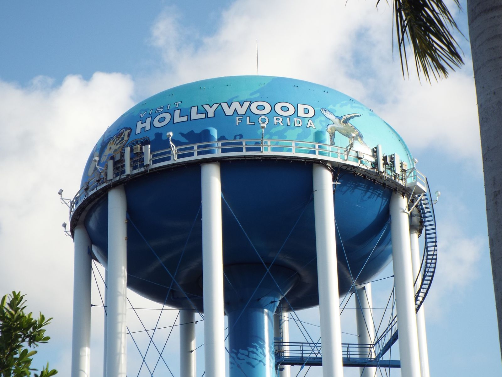 Hollywood, Florida water tower in Broward County, where small businesses plan group health insurance for January 1